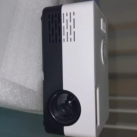 Projector - Picture 3 of 5